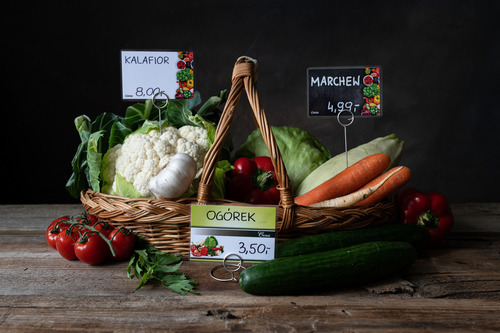Zdjęcie produktu  Czarne cenówki laminowane 65×95 mm – zestaw 50 sztuk do warzyw owoców i produktów świeżych w warzywniakach delikatesach supermarketach i na targowiskach 2