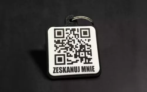 Zdjęcie produktu Breloki reklamowe wydruk 3D  + nadruk UV – zestaw 500 sztuk  Personalizowane gadżety firmowe z logo 4